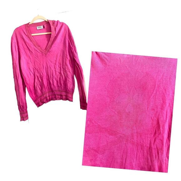 27 MILES Malibu REVOLVE Pink V-Neck Skull And Crossbones Sweater - Small - Picture 1 of 6